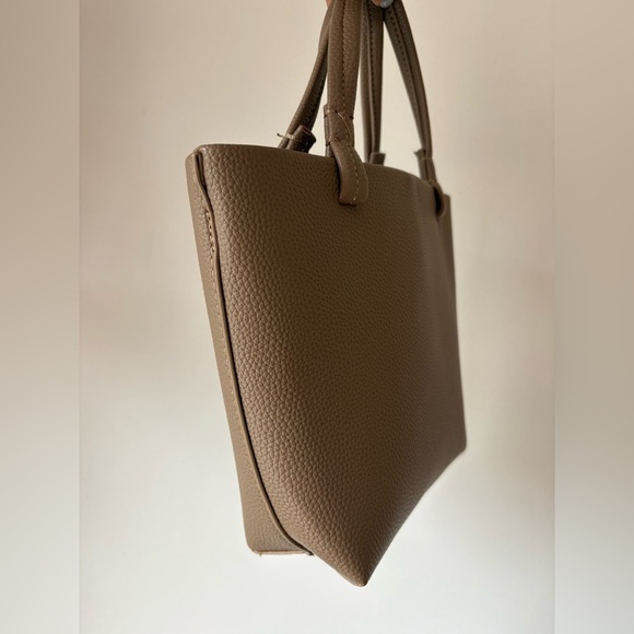 The Row Park Small Leather Tote Bag - Picture 4 of 11